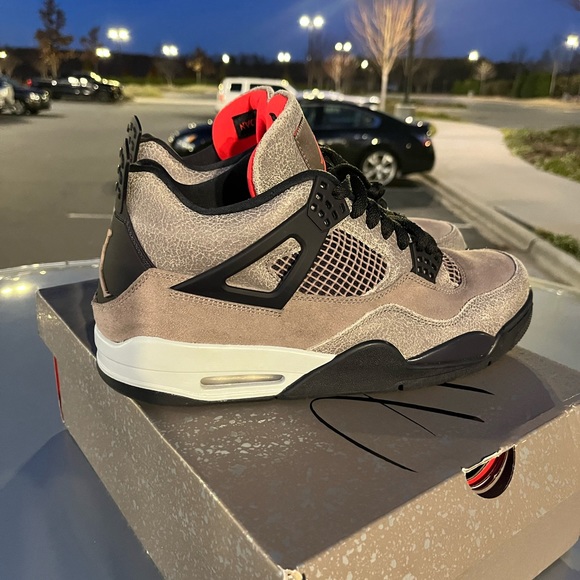 Jordan’s 4 - Picture 3 of 4